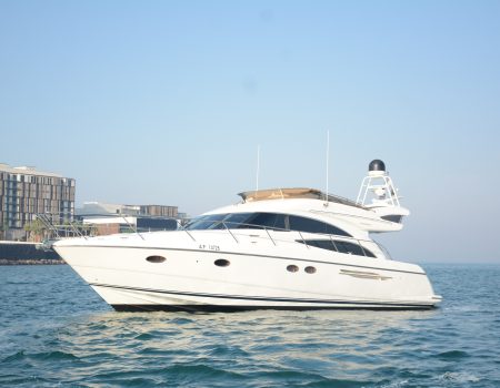 65Ft PRINCESS  Capacity: 18 people Crew: 3 Cost: 900 AED/hr